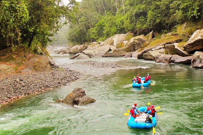 Rafting en aguas blancas del río Pacuare (III-IV)