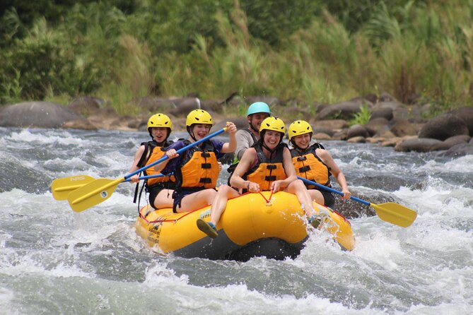 Rafting en aguas blancas del río Pacuare (III-IV)